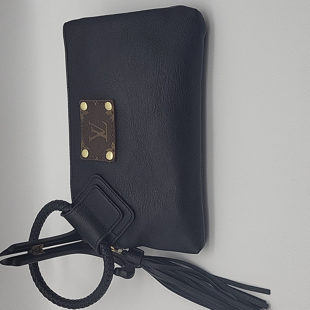 PU LEATHER WRISTLET - Picture 2 of 8